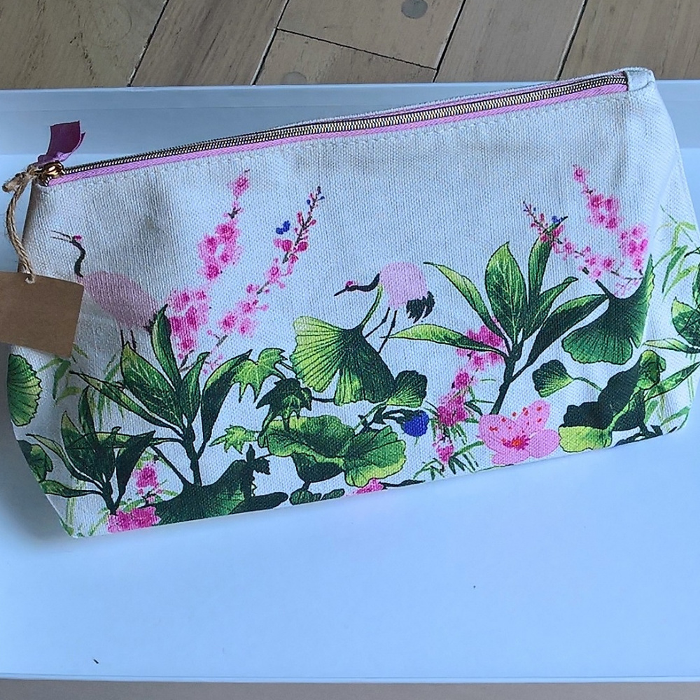 NWT Clarins Zip Roseau Sakura Cosmetics Case, Pink